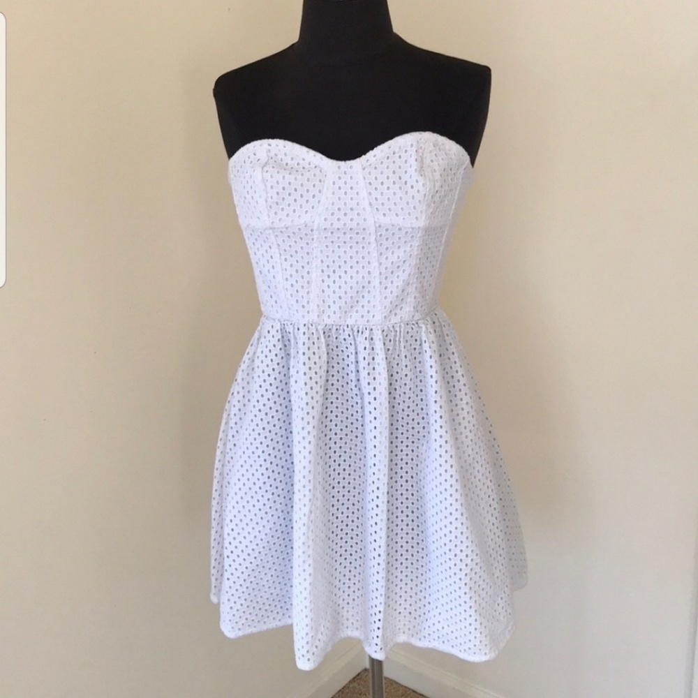 JUICY COUTURE size 6 white Strapless eyelet Dress